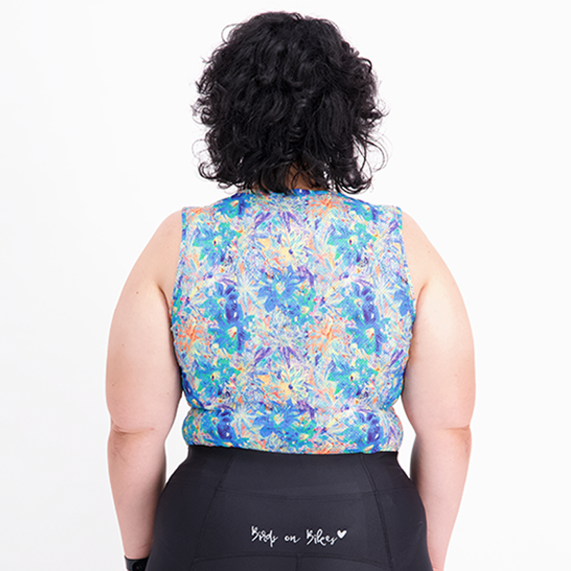 model shows back view of artsy florals blue mesh womens cycling base layer